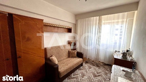 Apartament de vanzare 80 mpu cu 4 camere lift zona Centrala in Sibiu