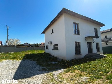 Vilă P+E+Pod | 200 MP Utili | Șcheia | Drum Privat