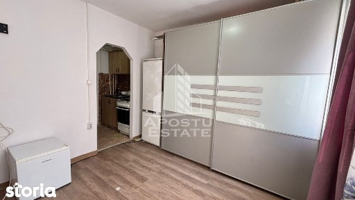Garsoniera de vânzare la etajul 1 in zona UMT,Timisoara