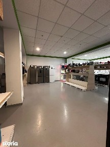 De vanzare spatiu commercial in Roman cu teren generos de 680mp