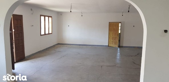Casă versatilă de vânzare în Comuna Corbi, Argeș - ideală pentru aface