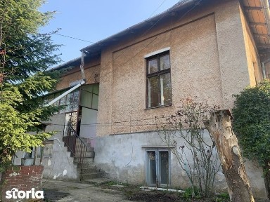Apartament la casa pe deal,singur in curte.