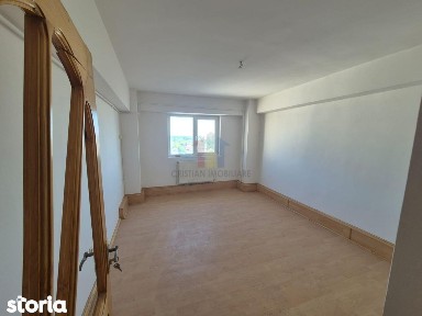 LIBER! 4 camere transformat in 3 camere, bloc cu lift, decomandat, Bar