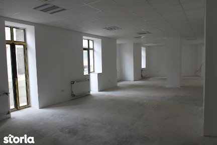 Piata Amzei, birou de dimensiuni medii-open space