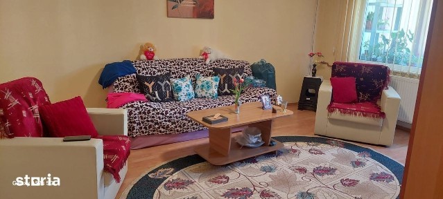 APARTAMENT SPAȚIOS CU 3 CAMERE DE VÂNZARE - ZONĂ CENTRALĂ