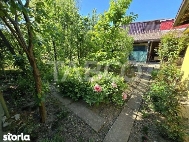 Casa spatioasa de vanzare teren 432 mp zona linistita - Lupeni Sibiu
