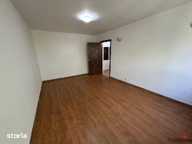 Apartament cu 3 camere de vanzare, zona Piata Moldovei