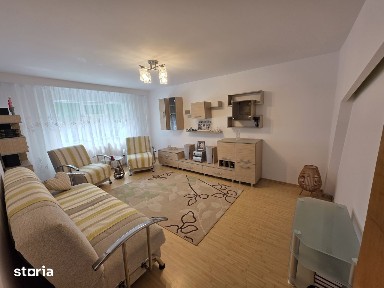 Apartament elegant, 3 camere, decomandat, etaj 2/4, str. Cuza Vodă