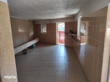 Spatiu comercial, 66 mp, zona Bariera Valcii