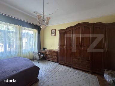 Casa cu doua apartamente, 221 mp, zona Semicentral