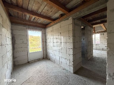 Casă 320 mp utili + 1143 mp teren, la roșu, Gura Humorului