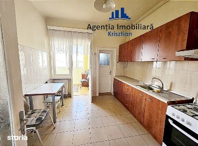 Apartament cu 3 camere de închiriat în zona Piața Mare