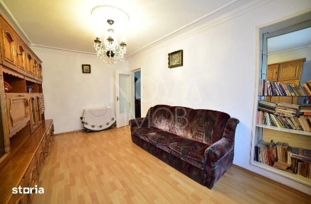 Apertament 3 camere decomandat balcon zona Vasile Aaron