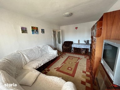 Apartament cu 3 camere de vanzare, zona Ceasul Rau.