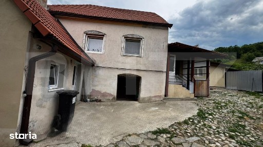 Casa cu 3 camere, teren 1180 mp, in comuna Sasciori