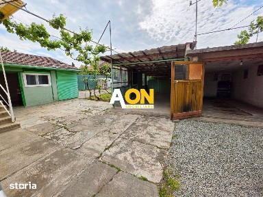 Casa 4 camere, 2 garaje, 652 mp teren, zona exclusivista, Cetate