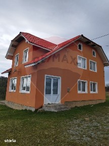 Casa de vacanta cu 8300 mp teren, de vanzare in Preluca Noua!