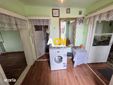 Casă veche cu 3 camere, 259 mp teren, la asfalt, zona Prefectura