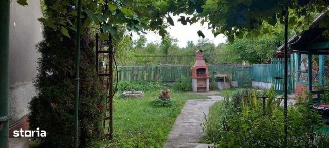 Proprietar vand casa cu teren 2.200 mp in sat Pescari (jud. Arad)