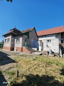 Casa de vanzare de 83 mp, 650 mp teren, in Moldovenesti