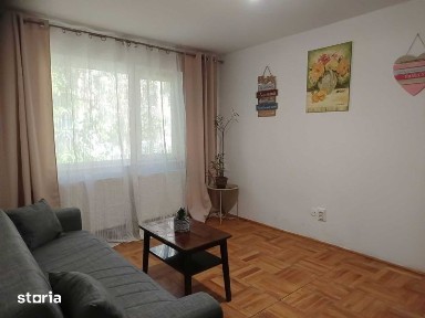 Inchiriez apartament 2 camere, zona Boul Rosu, centrala proprie