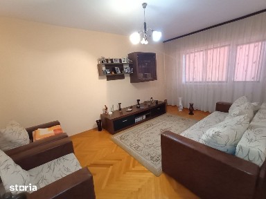 Apartament trei camere - Zona Școala Nr. 9 - 84 mp