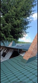 Casa de vanzare in Lepsa cu coborare la raul Putna, 1000 m teren