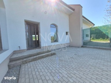 Casa generoasa cu 5 camere, 2 bai, dressing si parcare - Sura Mica