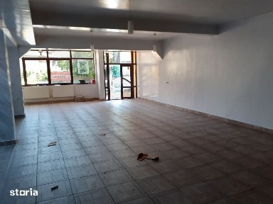 Spatiu comercial cu etaj in Vorona