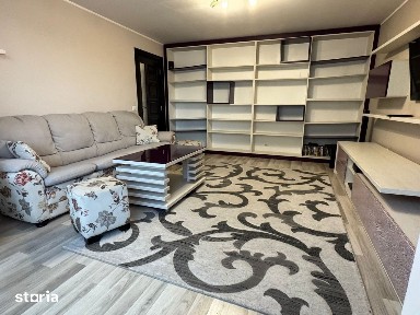 Vând Apartament Renovat, 3 camere -Etaj intermediar, Decomandat, 68 mp, cu acces la 100 mp spatiu depozitare, Zona rara
