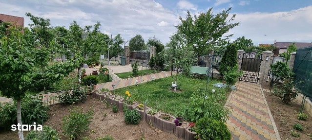 Casa cu etaj pretabila 2 familii in oras