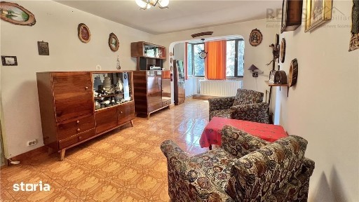 REZERVAT! Apartament de vanzare 3 camere cu pivnita mare, Astra, Braso