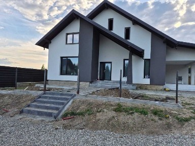 Casă parter 240mp + teren 900mp - Târgu Neamț
