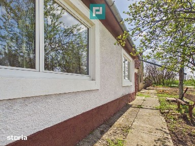 Casă cu 3 camere și 1047 mp în Peregu Mic