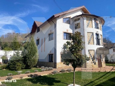 Domeniu de vanzare, Baile Govora (Pausesti-Otasau) cu teren de 20875mp