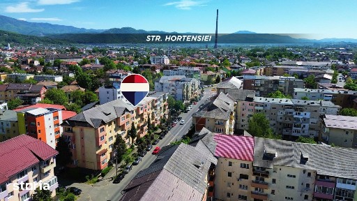 OCAZIE! Apartament cu 3 camere, 2 bai et. 2 Str. Hortensiei CENTRAL