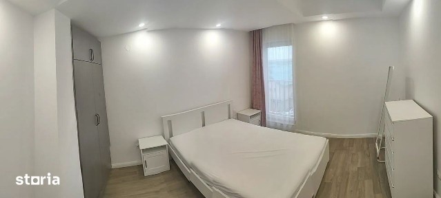 3 camere Cosmopolis-Curte, loc de parcare