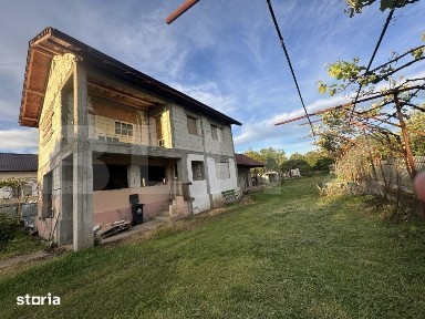 Casa cu etaj, 200 mp, zona Stanesti