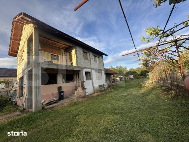 Casa cu etaj, 200 mp, zona Stanesti