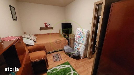 Apartament doua camere semidecomandat, parter, Craiovita zona Scoala 3