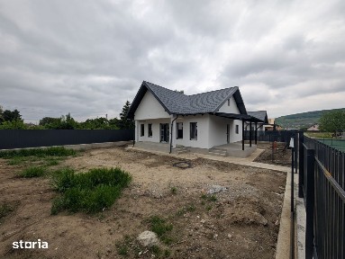 Vand casa la cheie in Hemeius - Parc Dendrologic