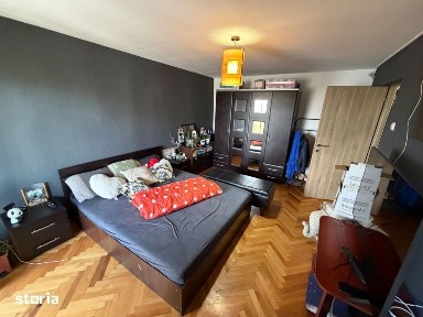 Apartament 3 camere, decomandat - zona Cetate