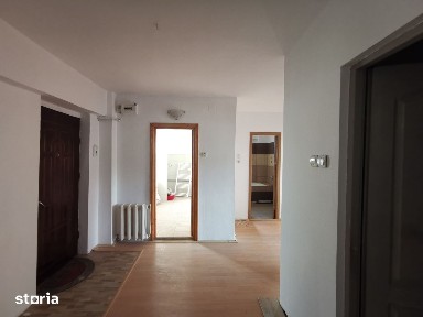 Apartament 3 camere etaj 2, zona Magazinului Ionut-str.Savenilor
