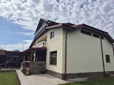 Vând casă cu etaj