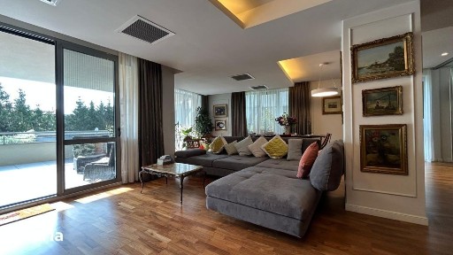 Apartament de 4 camere mobilat Iancu Nicolae parcare piscina