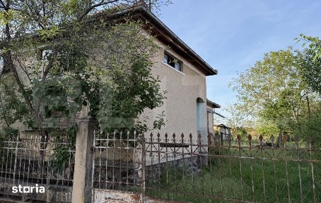 Casa cu 3 camere, 120 mp, teren 2.500 mp, zona Oar (Vetis)