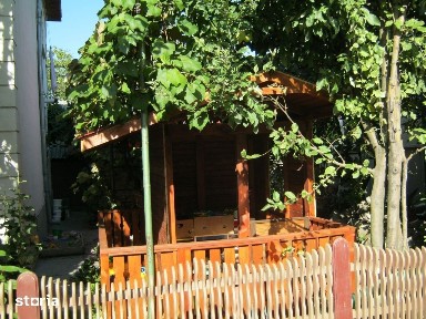 Casa cu etaj si cladire separata de 250mp