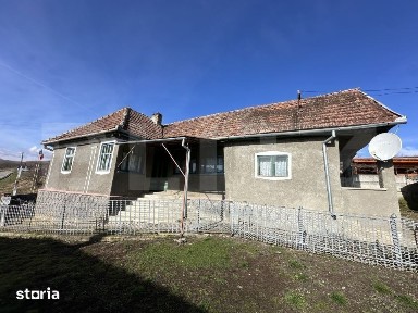 Casa la tara, 4000 mp teren, utilitati, acces A10, sat Dumbrava