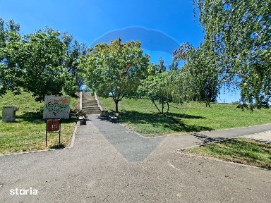Zona 300, 3 camere, etaj 2, trei balcoane, fără comision !