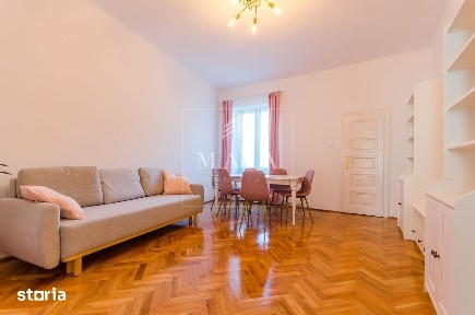 Apartament 4 camere, garaj, pivnita, la 2 minute de Parcul Sub Arini